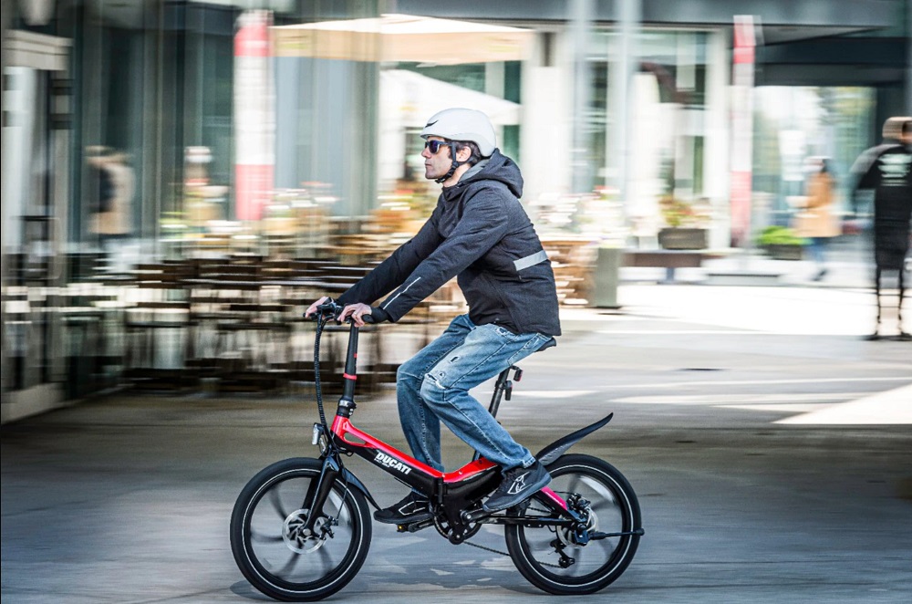 對外發布消息後,Ducati先推出的並不是一台電動機車而是一台電動摺疊自行車