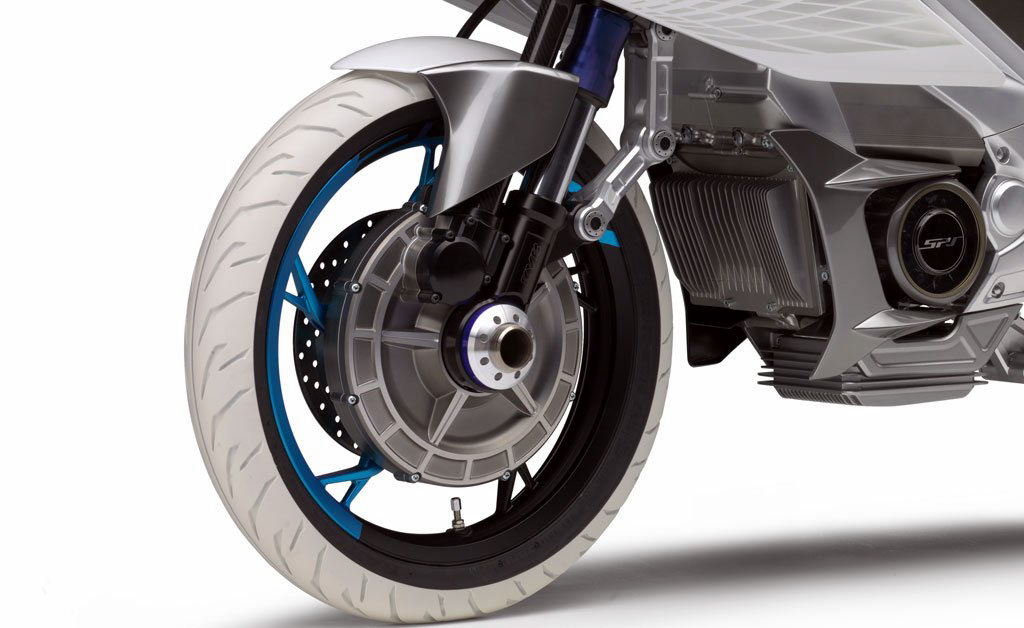 PES2的前叉設計與Vespa所使用的單槍是懸吊有幾分相似