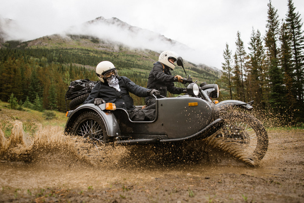 Ural，來自俄羅斯的機車廠牌，專職於邊車的設計與製造，邊車在空間與性能上都有著相當大的優勢，因此Ural的邊車也有著機車界SUV的美名。