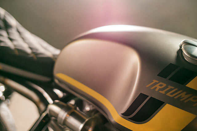 原廠油箱並沒有作任何更動，因為他認為原始設計的線條就非常完美，但車身後段是計畫的重點之一