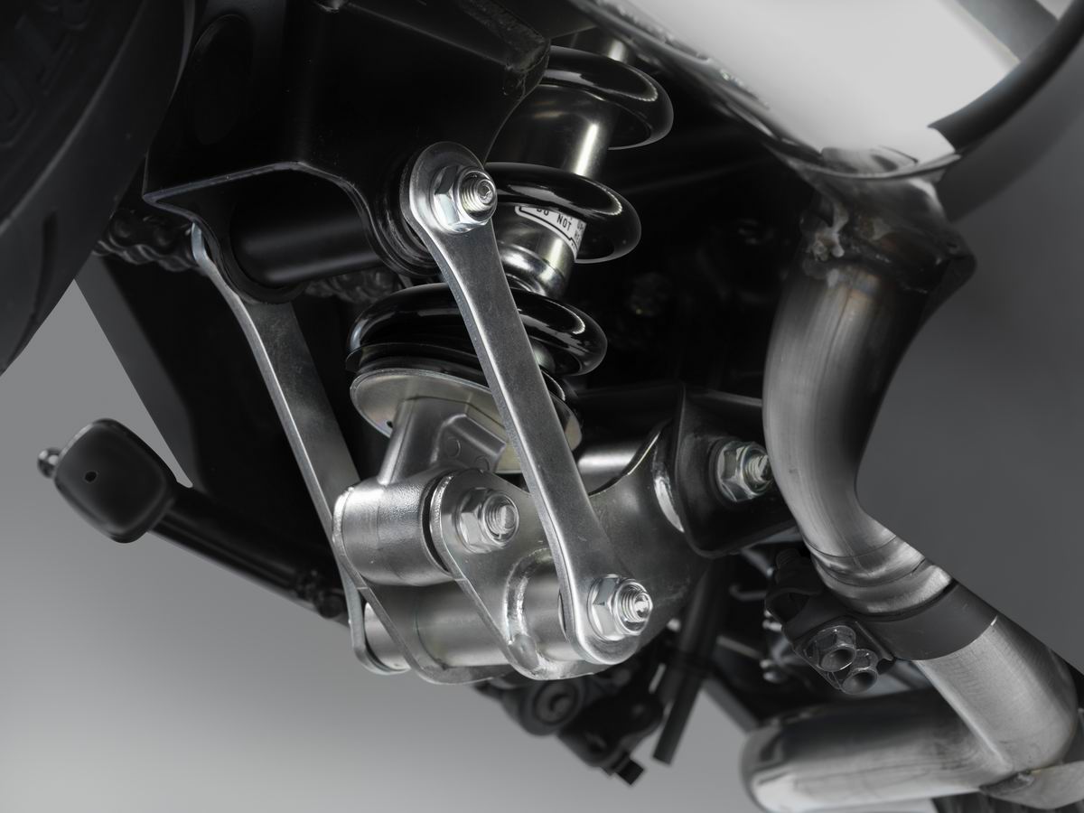 中置多連桿後懸吊系統