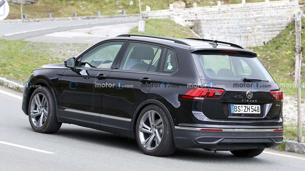 根據外媒拍攝到的照片來看,車尾造型大致上都一樣只是少了排氣管