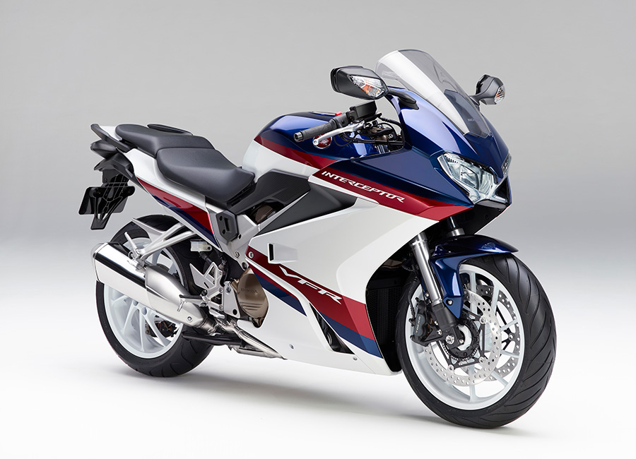 新的VFR800系列除了新的車色塗裝以外,也都裝上了日本最新的ETC 2.0車道自動收費系統