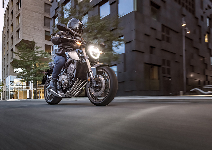 配有HSTC循跡防滑系統與滑動式離合器的CB650R在性能表現上更為出色