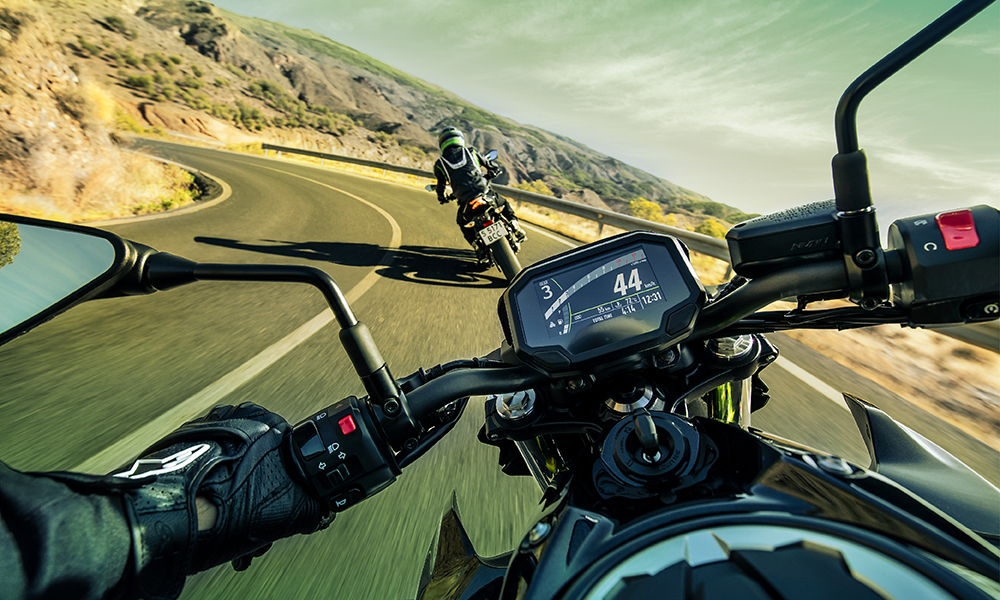 2019米蘭車展小改款的Z650,換上4.3吋TFT儀表,具備手機藍芽連線功能,科技質感提升不少