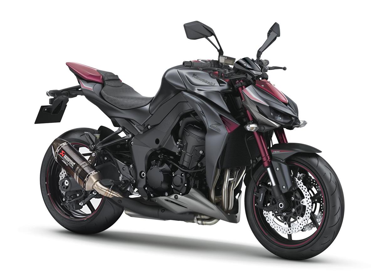 先來的大家來找碴,你發現兩台車的不同之處嗎?上圖新款、下圖舊款