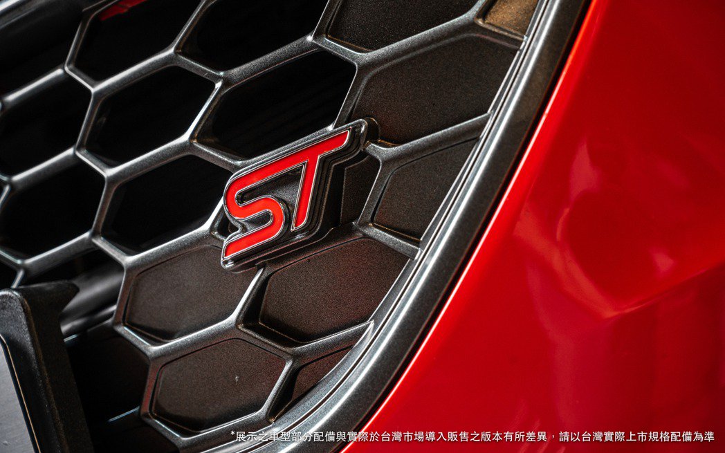 車身上四處可見ST字樣的專屬銘牌