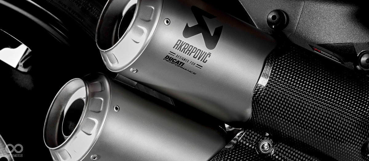 AKRAPOVIC也同步推出了改裝品可供選配