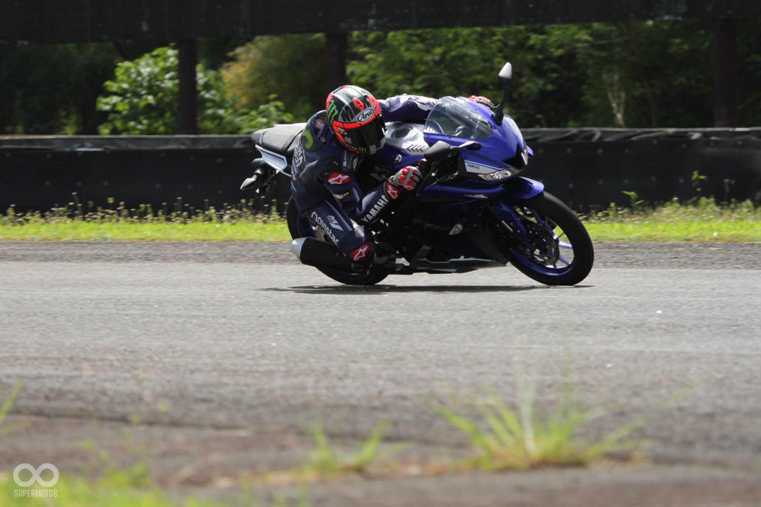 新一代的R15展現出的運動性能完全不輸300級車款