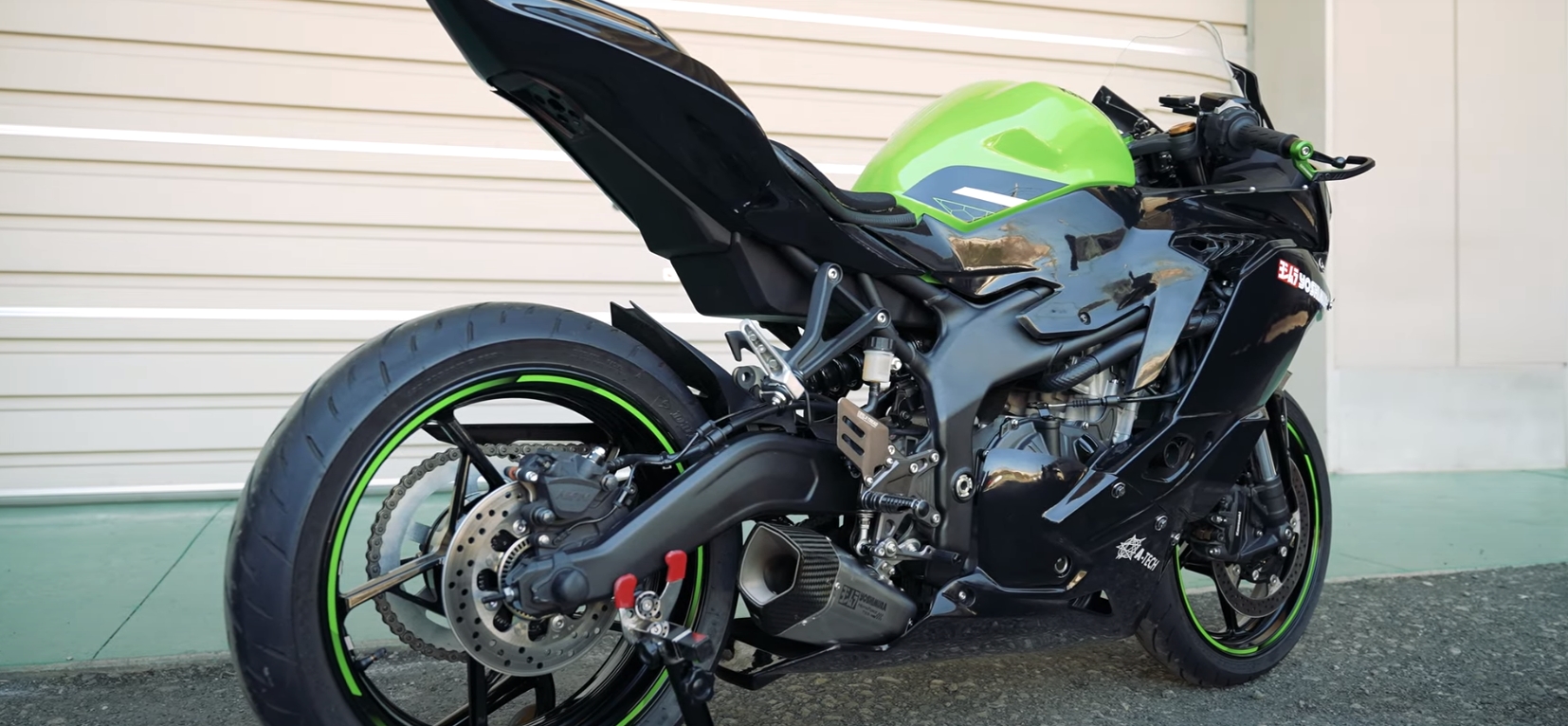 Yoshimura推出KAWASAKI ZX-25R專用的賽道排氣管