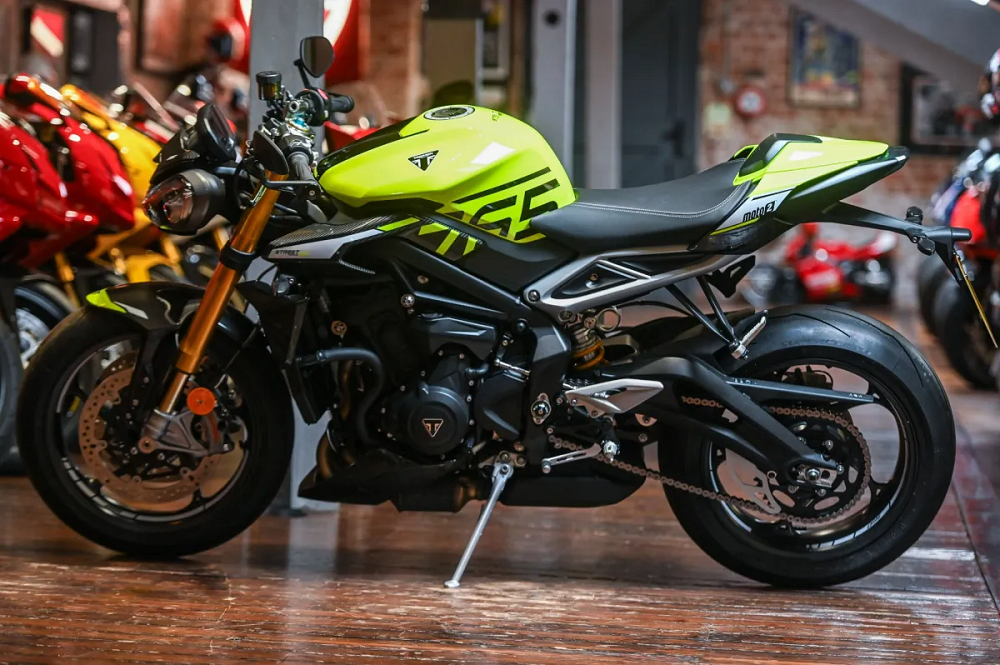Triumph Street Triple Moto2的售價位於Street Triple 765 RS和Street Triple 1200 RR之間，對於選不出來的準車主們是一個新選擇