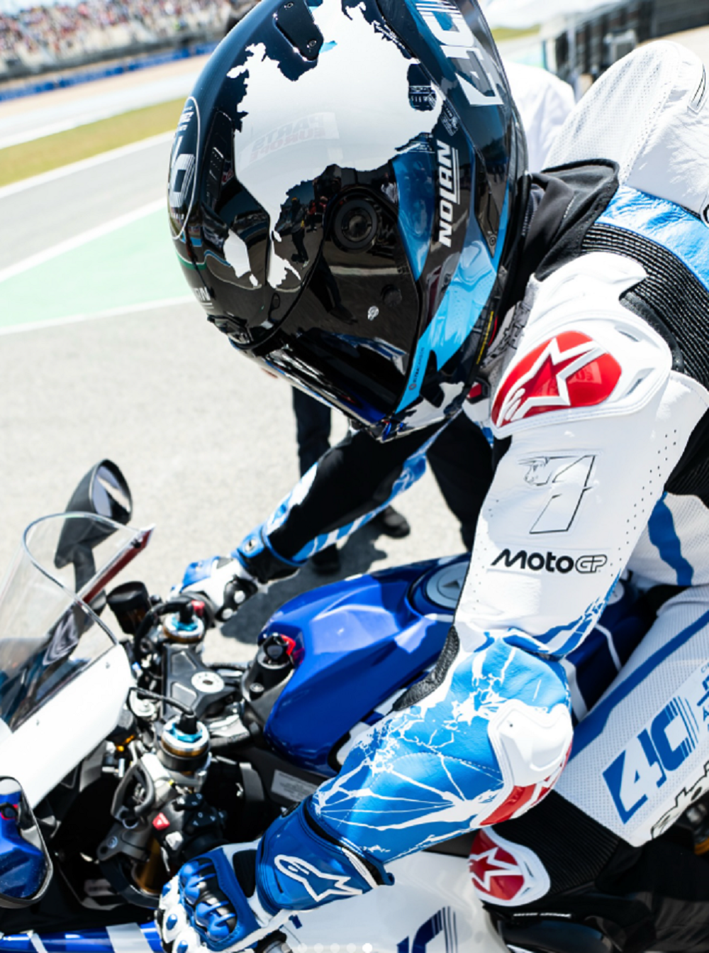 Nolan和他們合作長達30年的品牌大使Carlos Checa，共同推出了赫雷斯賽道40週年紀念塗裝