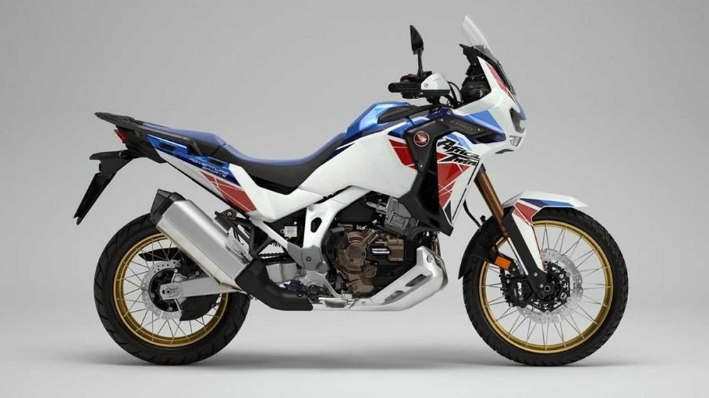 圖為CRF1100L Africa Tiwn Adventure Sports HRC配色,車頭主要以白色為底還搭配上金色的輪框,十分帥氣