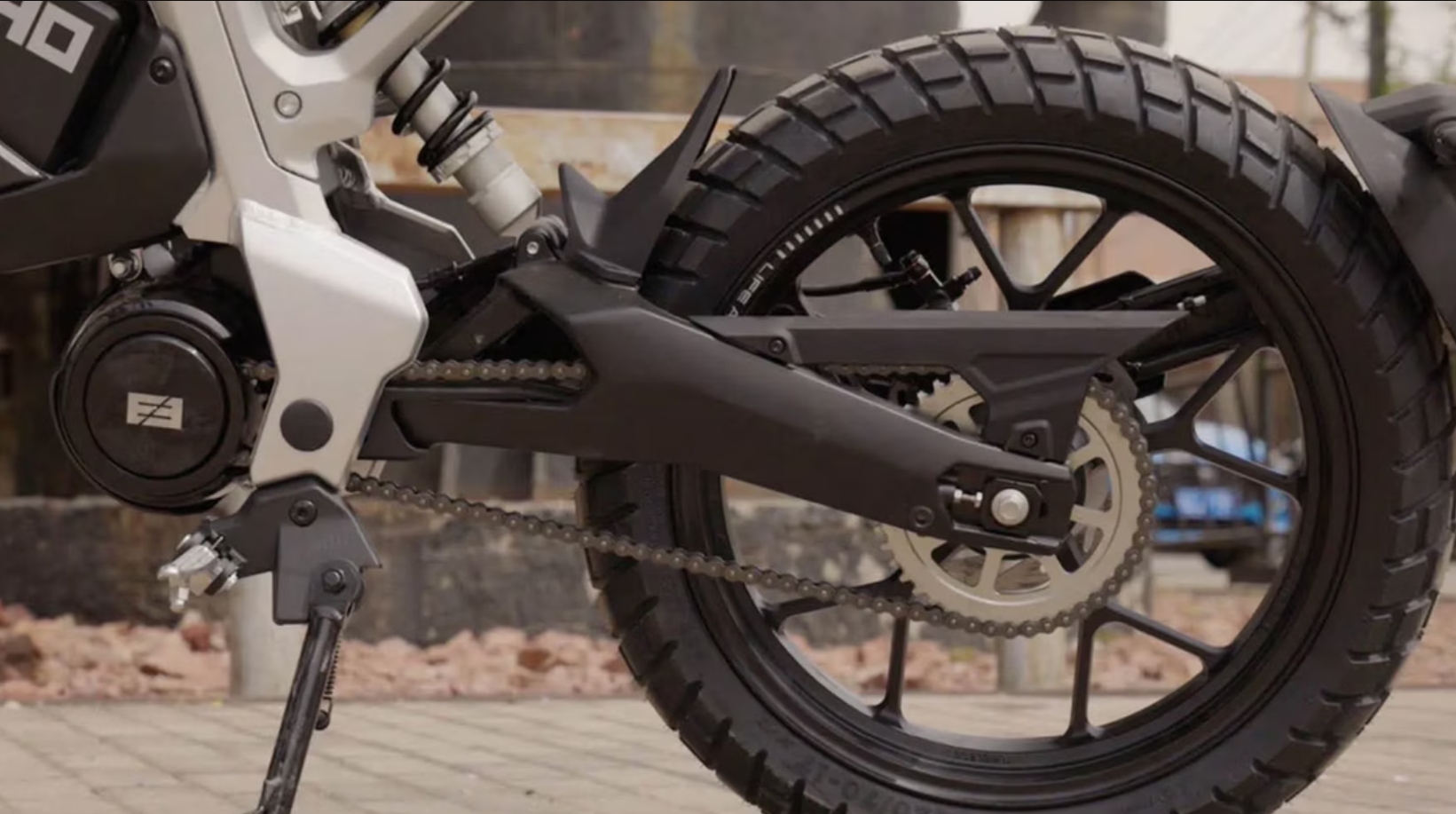 中置避震器配上鏈條傳動