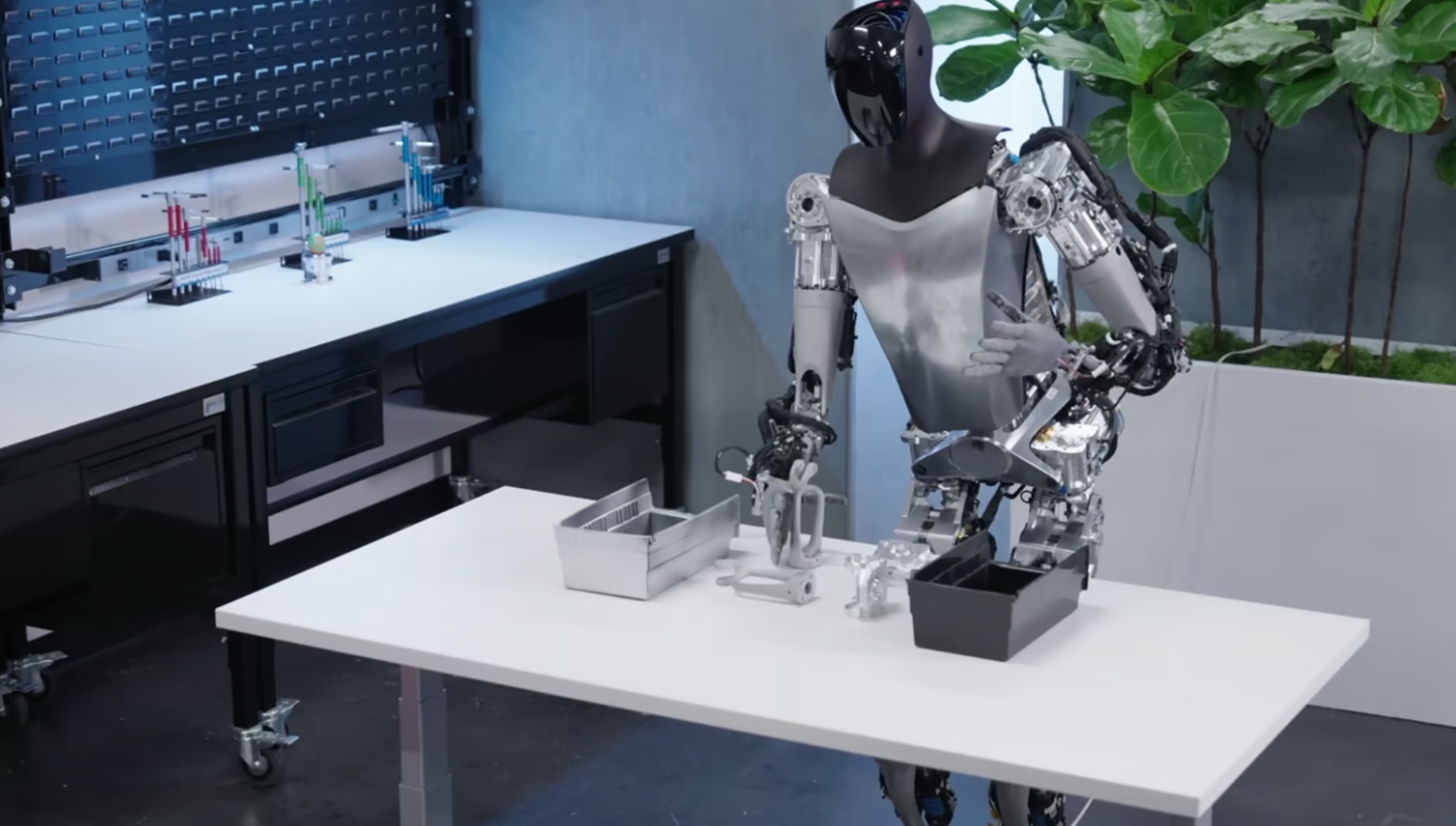 Tesla Optimus Robot已經可以執行簡單的組裝工作