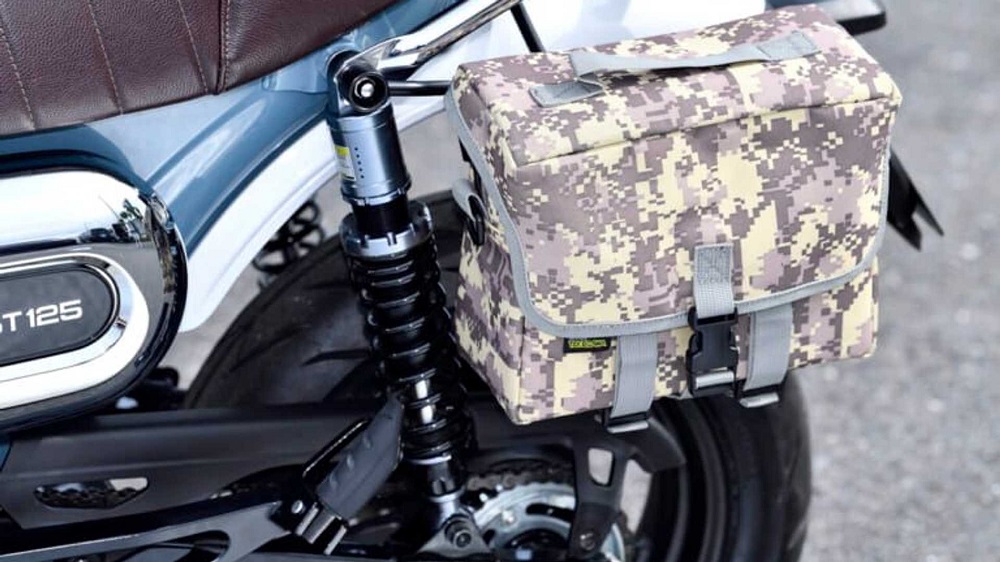 貨架上可以再掛上側包,方便收納物品