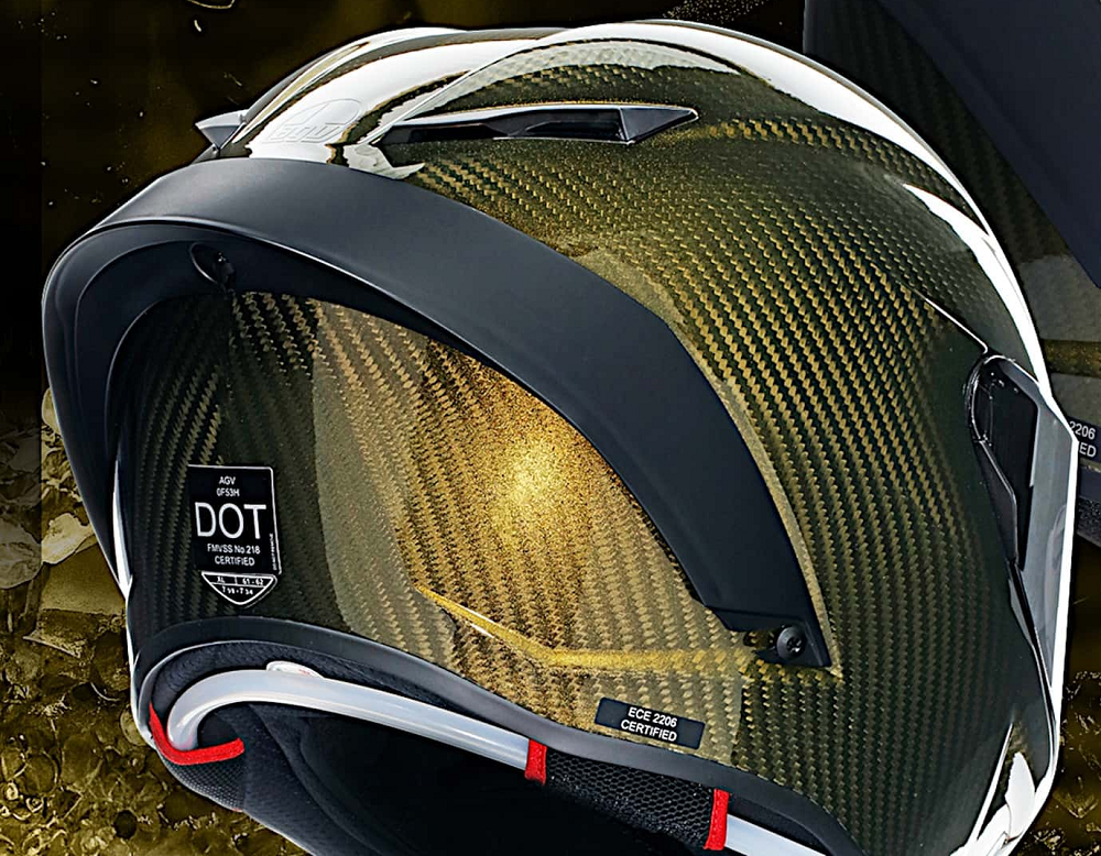 通過了多項安全標準檢驗,Pista GP RR Oro讓你兼顧風光外觀與安全性