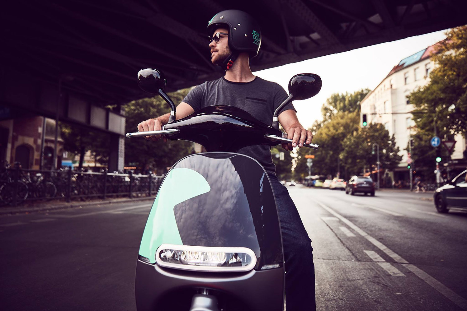 西班牙是 Gogoro 與策略夥伴德國博世集團(BOSCH)子公司 COUP 合作智慧雙輪共享服務的第三個歐洲國家,預計將有超過百台的 Gogoro 2 系列於今年夏天在西班牙馬德里奔馳,包含日本石垣島的 GoShare™ 共享服務在內,Gogoro 今年可望有超過 4,000 輛智慧雙輪於海外提供共享服務,再次成功透過合作夥伴拓展智慧雙輪共享服務全球版圖。