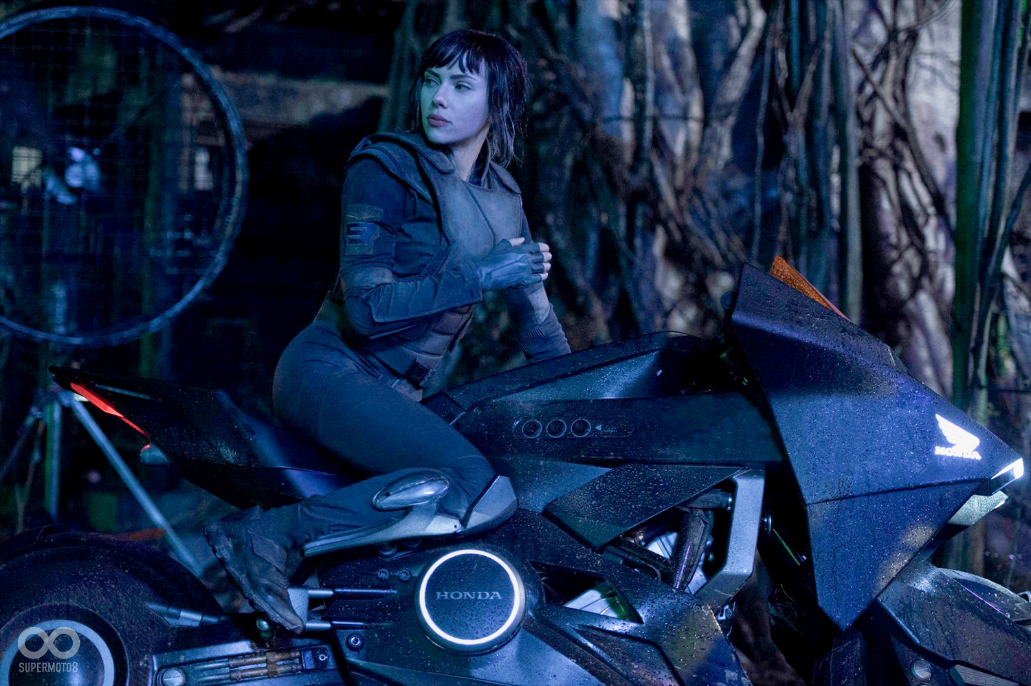 由史嘉蕾·喬韓森所飾演的女主角少校 草薙素子