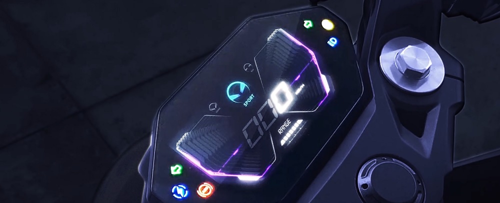 除了支援藍芽連線的全彩TFT螢幕之外,全車還搭載了許多現代化的科技,減少「新手不友善」的情況發生。