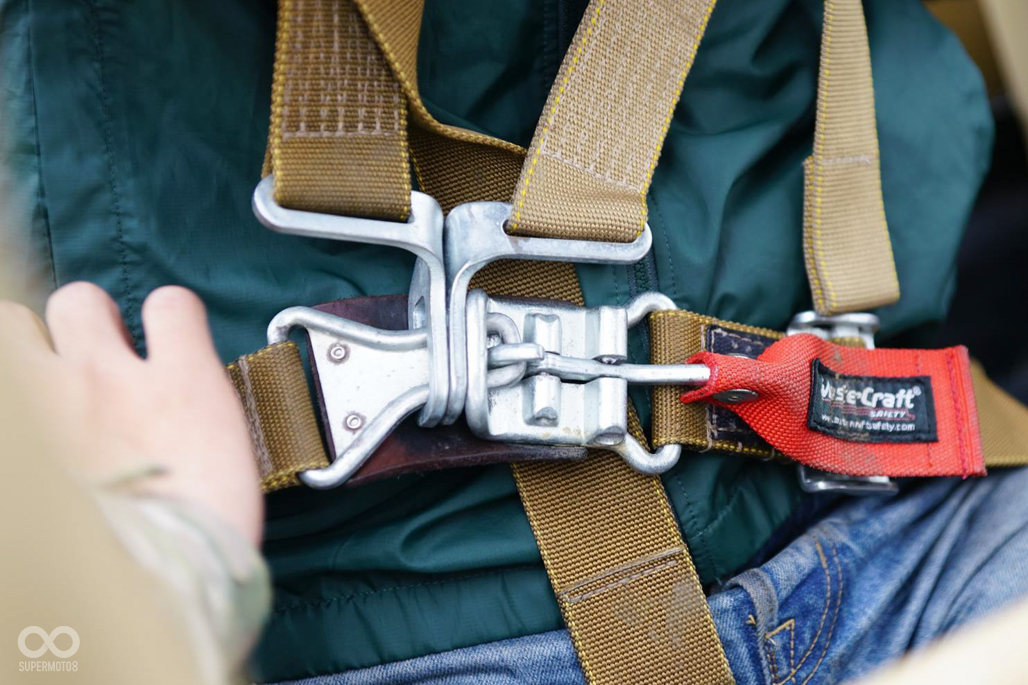 MRZR的安全帶使用與與美軍直升機相同的四點式設計,將組員牢牢的固定在車上,避免翻覆時遭拋出車外