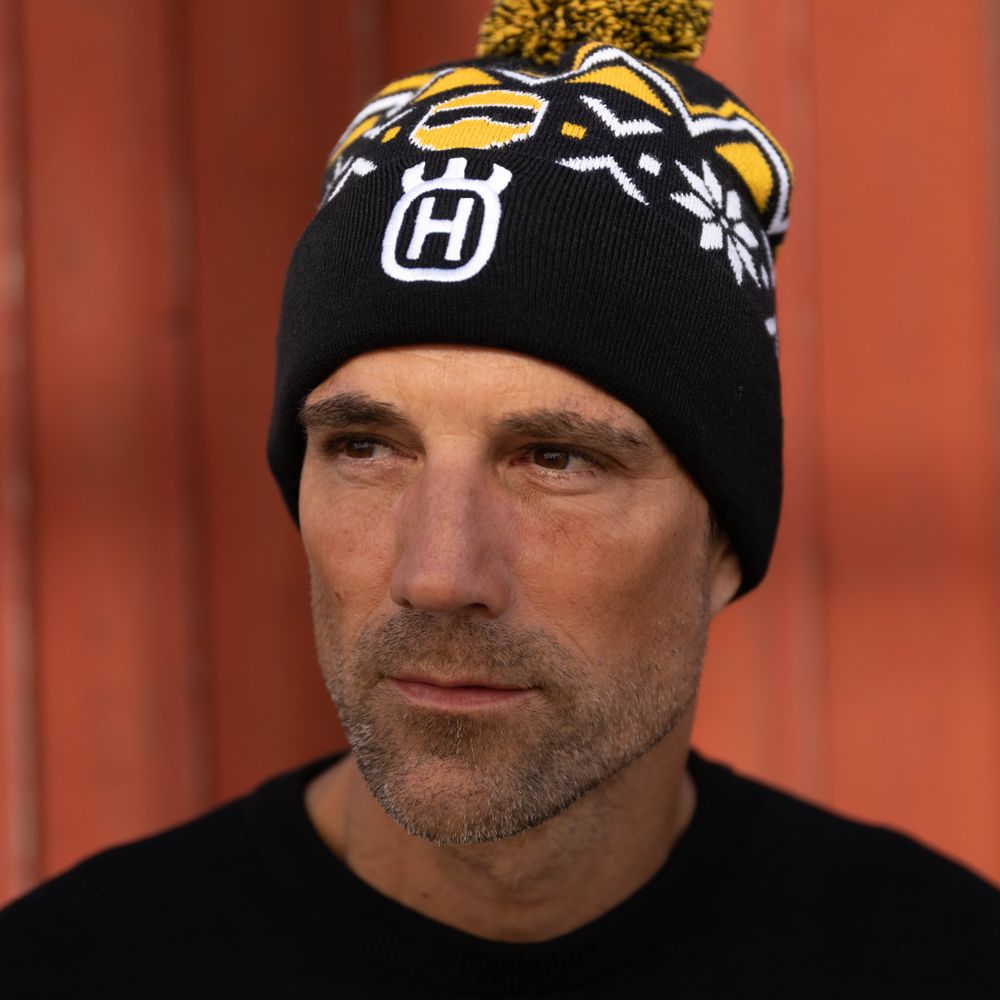 Husqvarna最近推出了2024年的冬季毛衣和毛帽