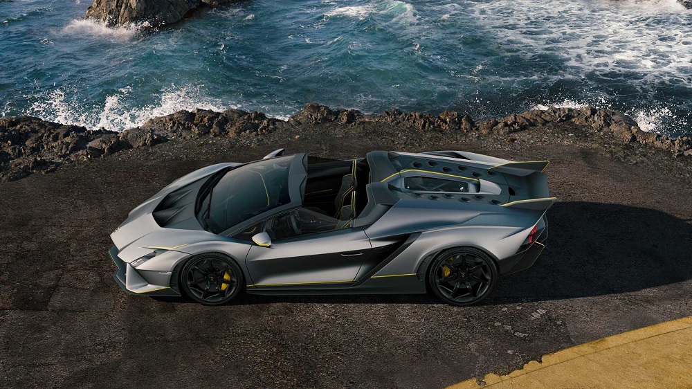Lamborghini當家的V12引擎推出到了Invencible和Autentica兩款車型上
