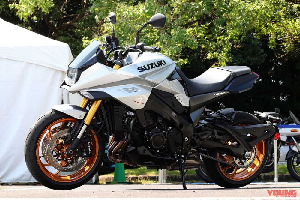 另一款銀色、藍色新塗裝,也一併於活動中展出