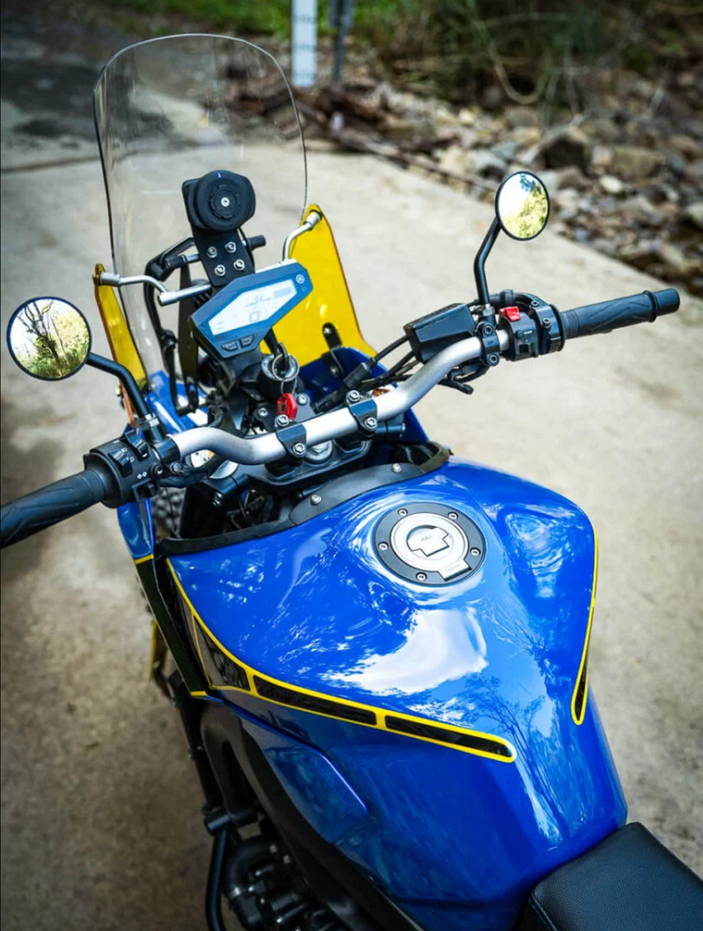 風鏡也另外加寬並在龍頭裝上了手機支架