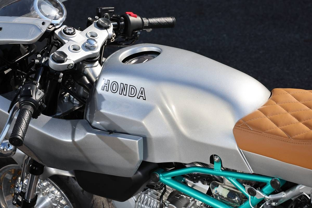 油箱造型也復刻了當年的樣貌