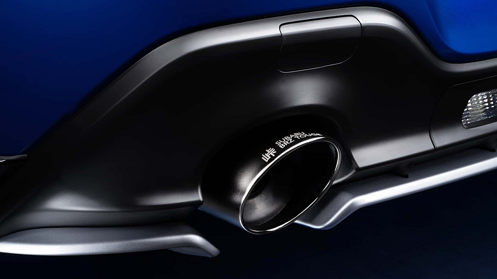 車後的排氣管上還會有著「Subaru BRZ Touge」以及日文的「峠」字