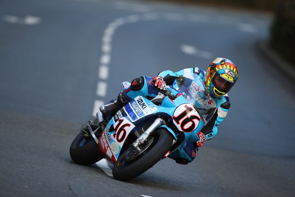 TEAM CLASSIC SUZUKI讓RG500、XR69兩台老賽車退役，由GSX-R750 SURD替代