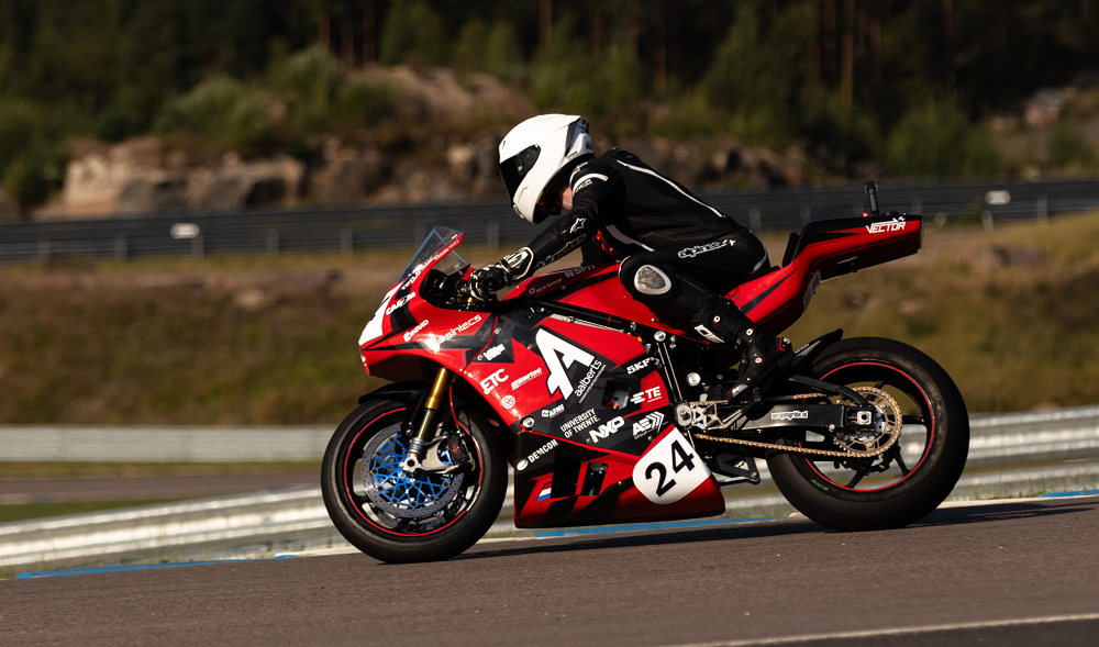 車輛採用了CBR600RR的後搖臂，進行測試時車隊表示車輛有機會突破該賽道在MotoE的最佳單圈紀錄