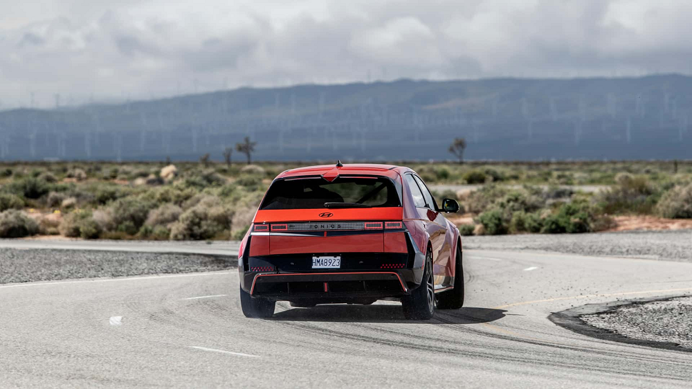 雖然是多了不少科技配備,但車輛的性能表現仍維持著現行款車型的配置