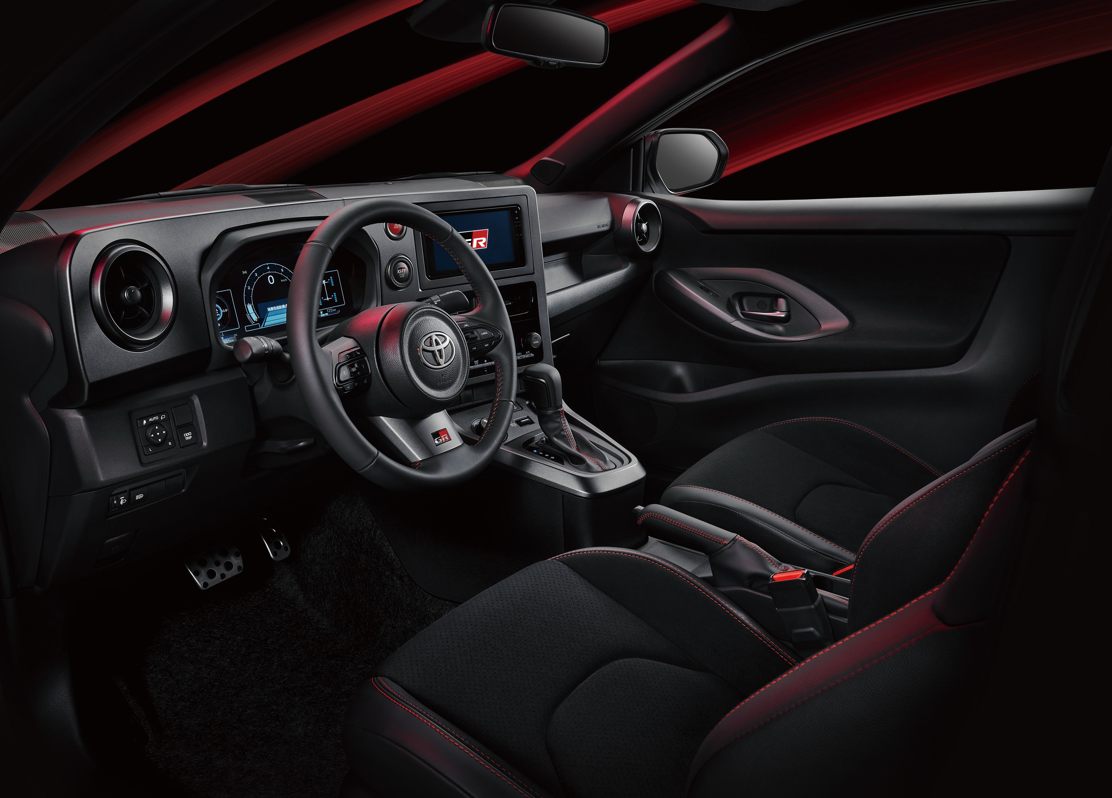 GR YARiS 自排車型以駕駛導向戰鬥座艙設計,全面釋放賽道靈魂