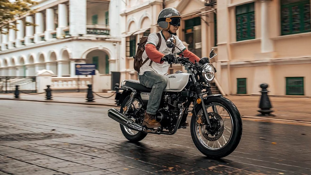 中國五羊本田最近帶來了輕檔車級距的復古街車CGX150