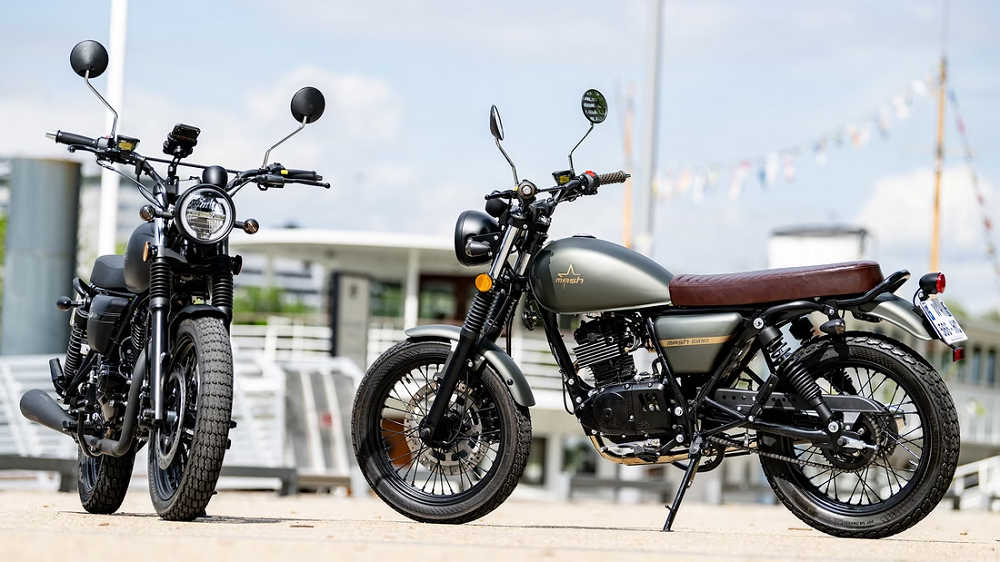 座高、車重採用新手友善的設定之外,整輛車還搭配了圓錶、鋼絲框等復古風格設定