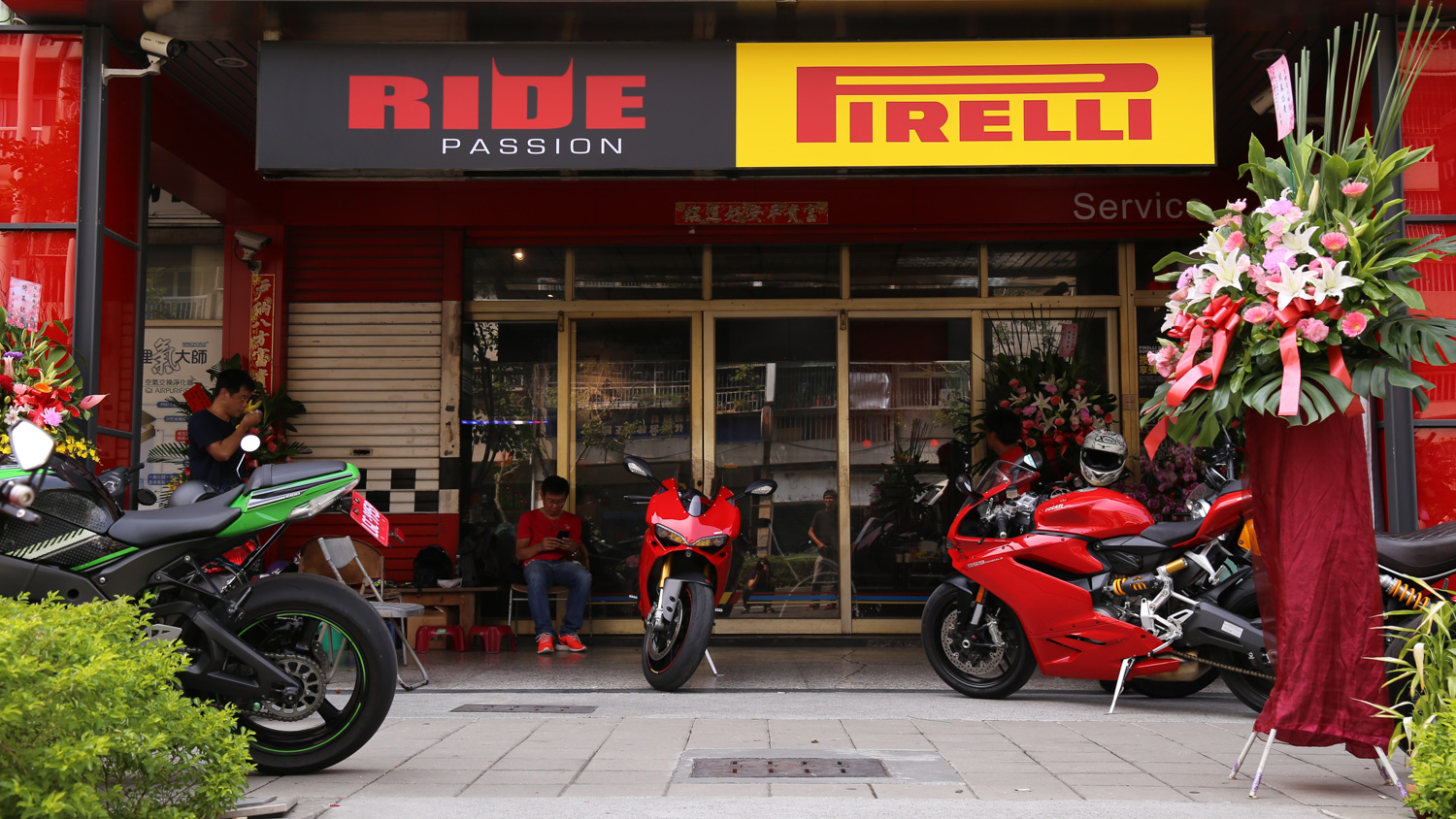 台灣的第二間RIDE PASSION PIRELLI品牌形象店是由高雄高轉速二輪坊所承接