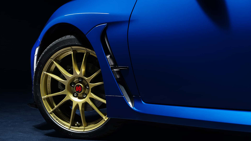 輪圈中央還有著日文的「峠」，象徵著這是一台特仕車型