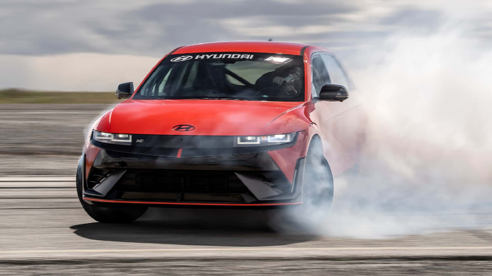 透過甩尾輔助系統(N Drift Optimizer)的升級及調整,讓車輛可以更自由的進行甩尾