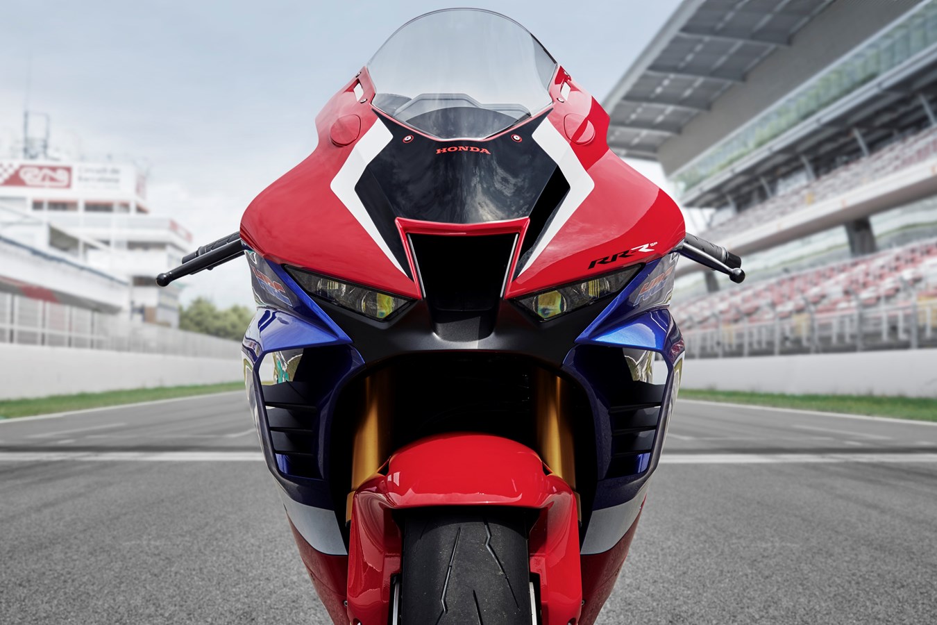 2019年米蘭車展登場的HONDA CBR1000RR-R也使用上了小翅膀空力套件的設計