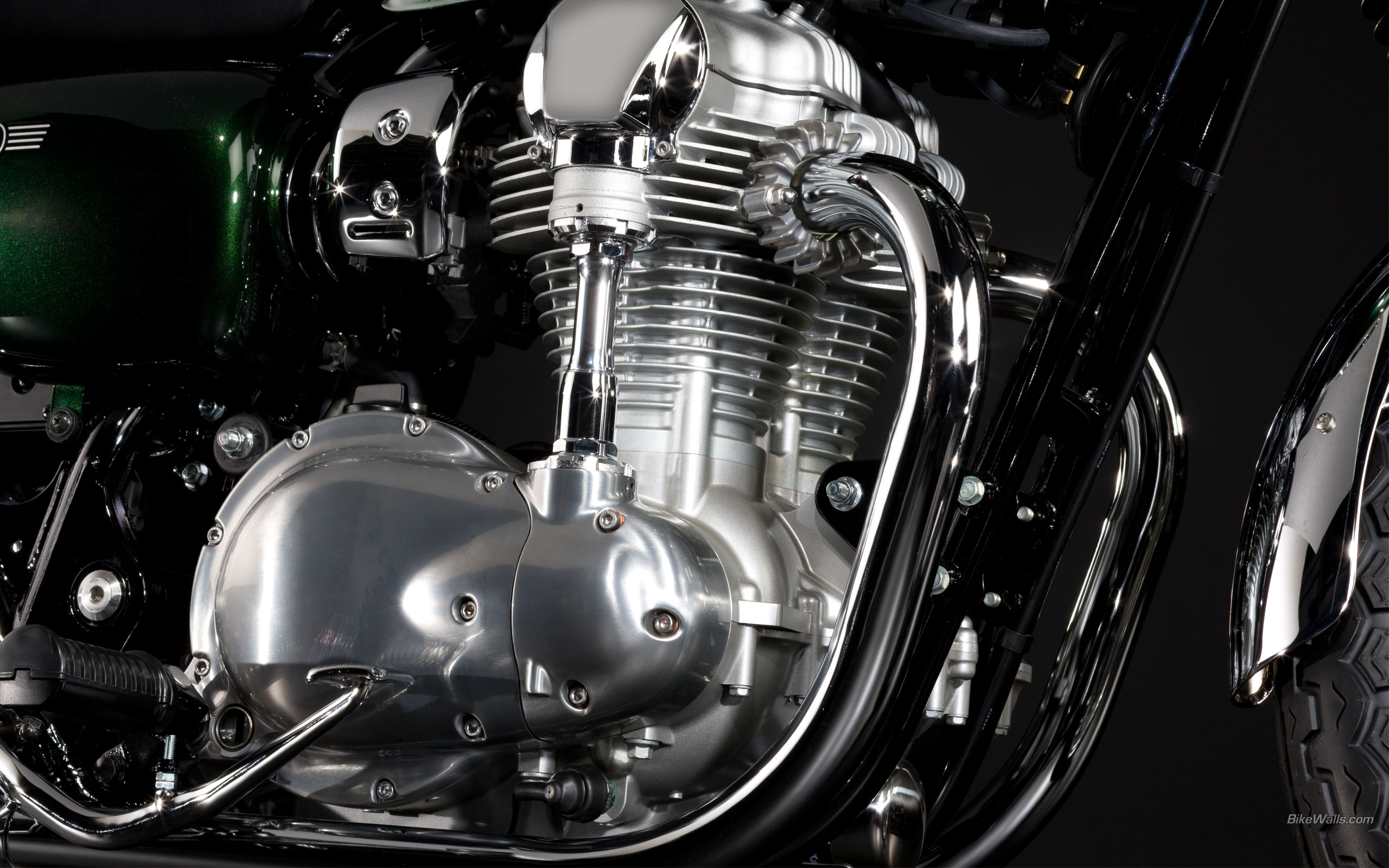 連接汽缸頭與曲軸箱的外露式連桿,用來驅動傘狀齒輪控制凸輪軸進行汽門啟閉