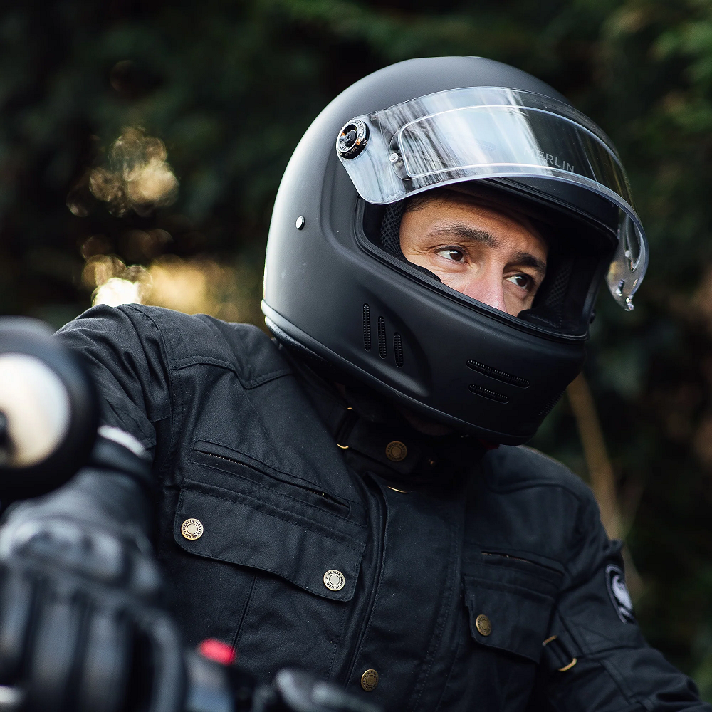 兩款更新的帽型都符合了時下最新的ECE 22.06安全法規,提供完整的防護性