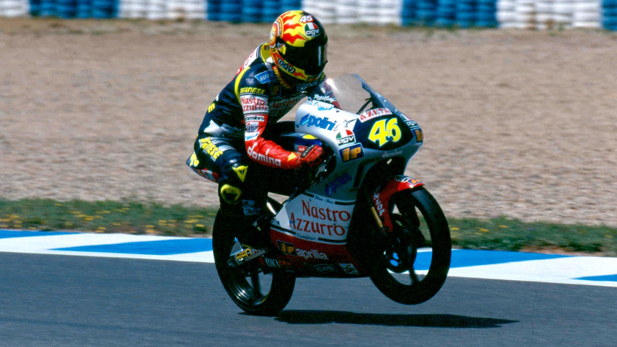 1997年奪冠的Rossi,20週年紀念帽與當年的配色幾乎相同     photo by.Moto GP