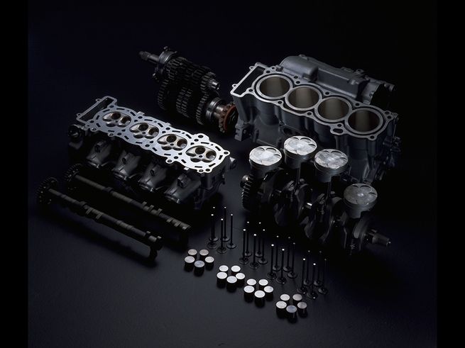 透過引擎本體的鎖小以及位置的改變,讓R1能在山路上擁有十分矯健的身手