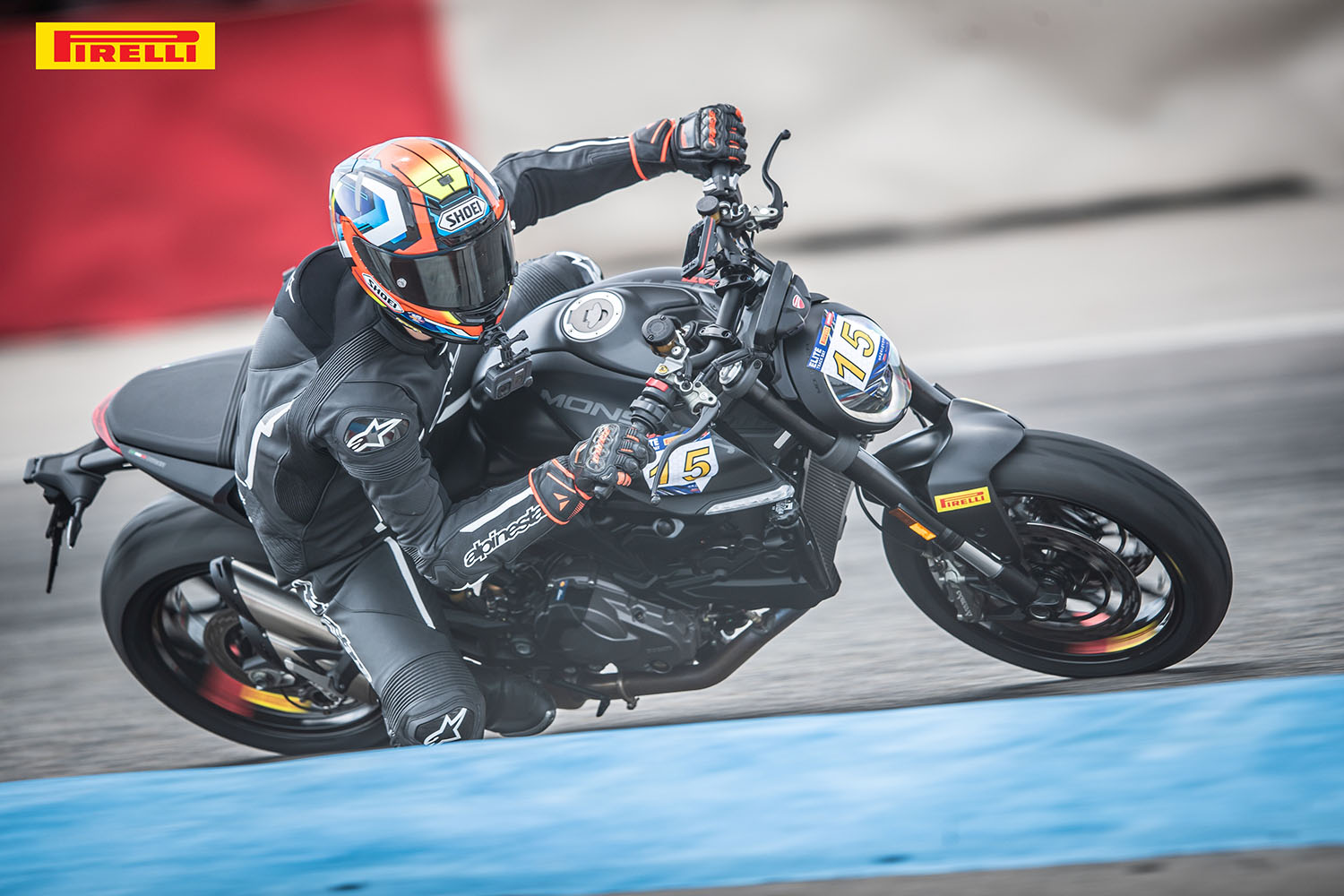 賽道測試當日低溫狀態下，ROSSO™ IV CORSA只要一圈就能快速暖胎