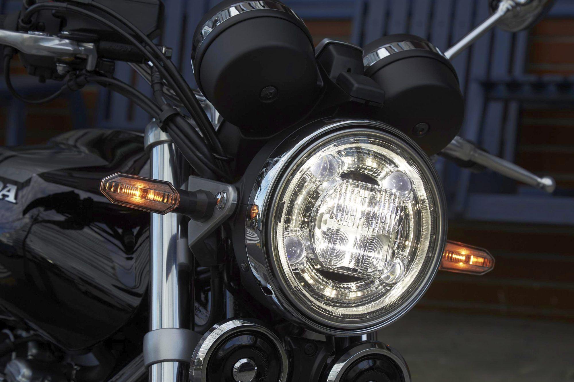 LED大燈是2017年CB1100全車系的標準配備