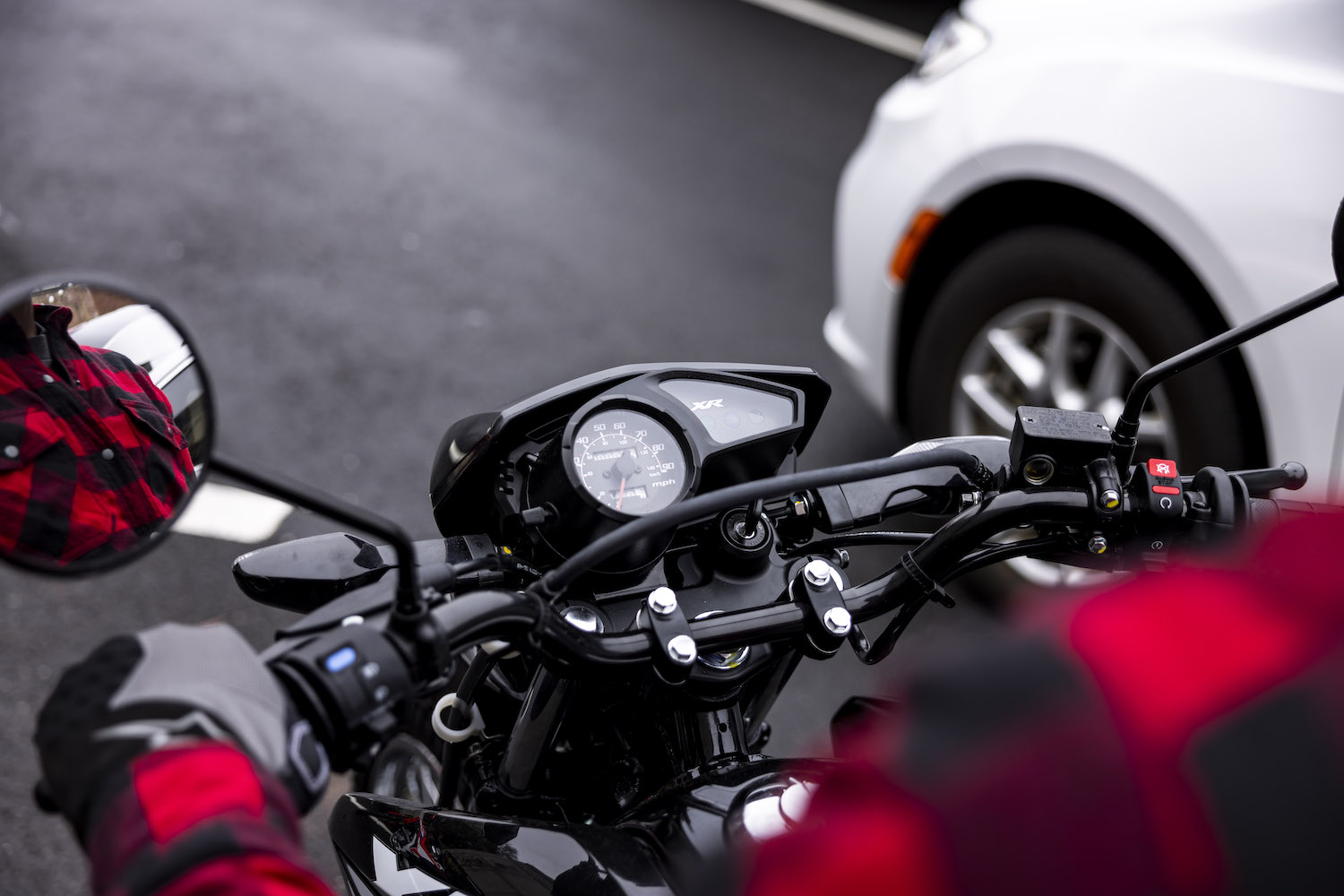 儀表採用很有老味的指針圓錶