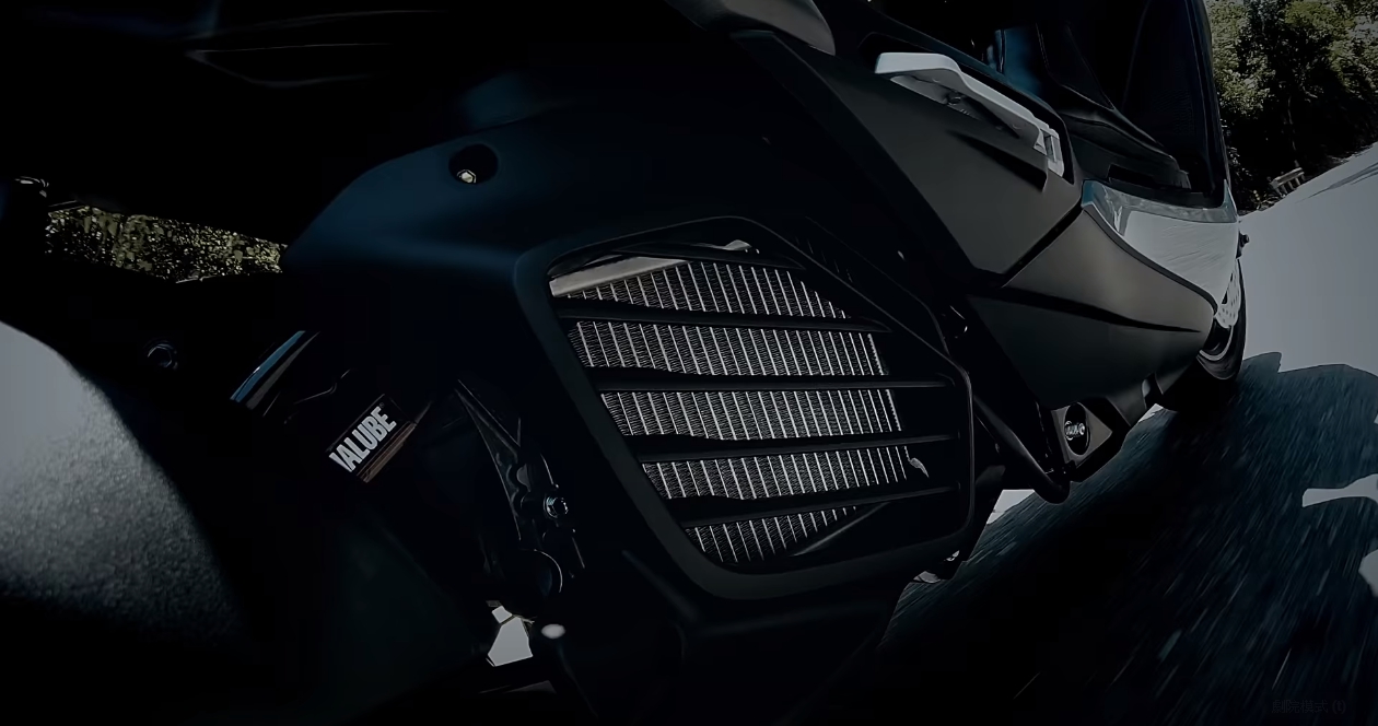 和SMAX / Force類似的水冷排設計,證實新一代將會換上新的水冷引擎