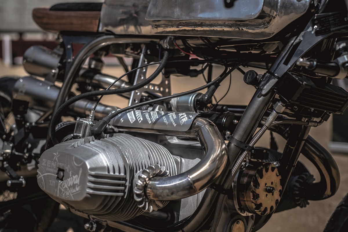 碩大的氣冷水平對臥雙缸引擎早已表明她是一輛BMW,而且是一輛誕生於1978年的老骨董